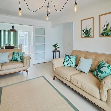 2Km To Chester Races! Sleeps 6 By Restfully Exterior photo