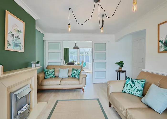 2Km To Chester Races! Sleeps 6 By Restfully