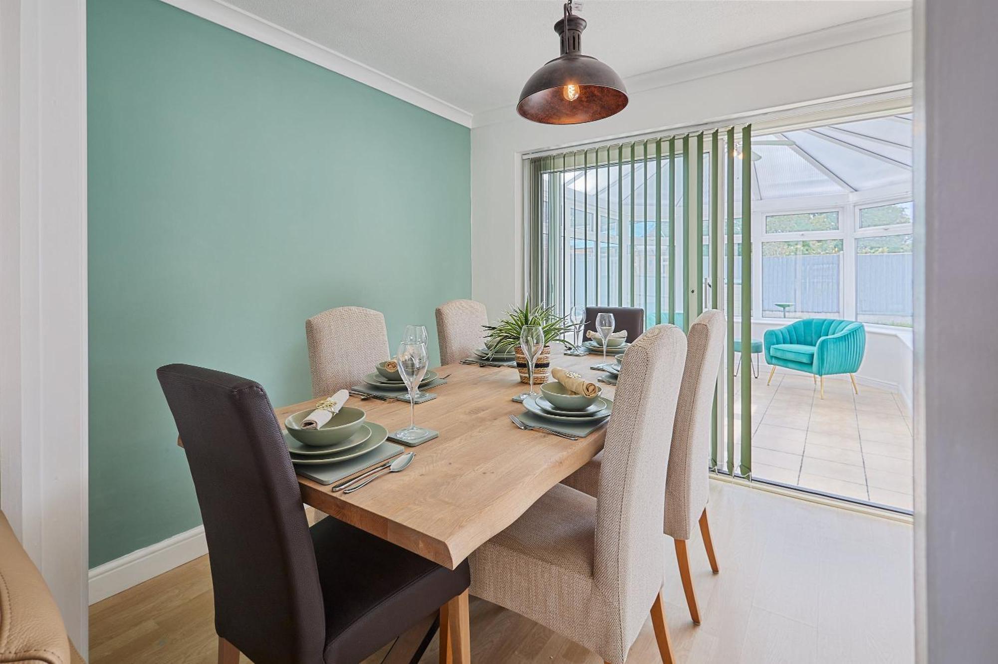 2km To Races! Sleeps 6 By Restfully