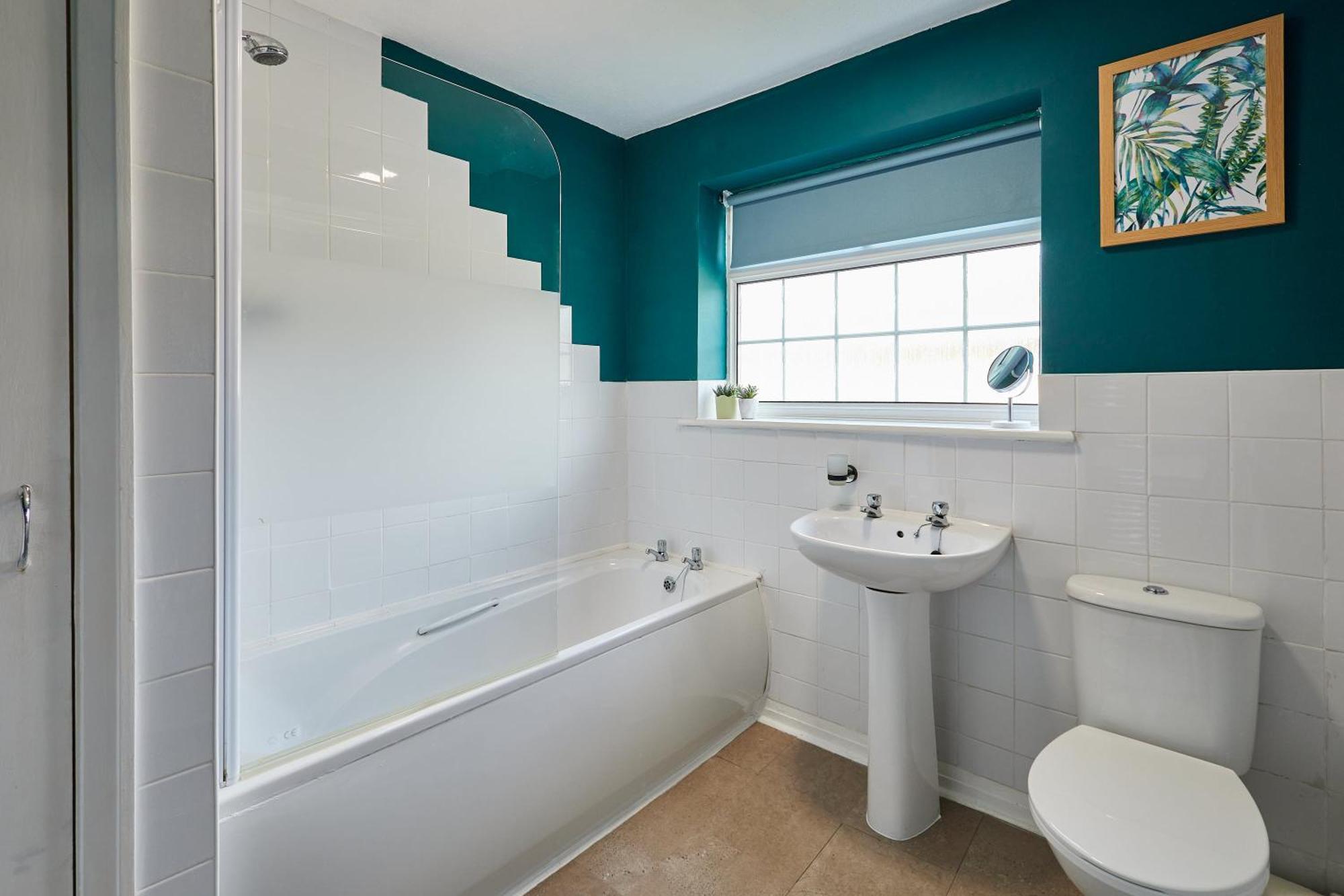 Apartment 2km To Races! Sleeps 6 By Restfully