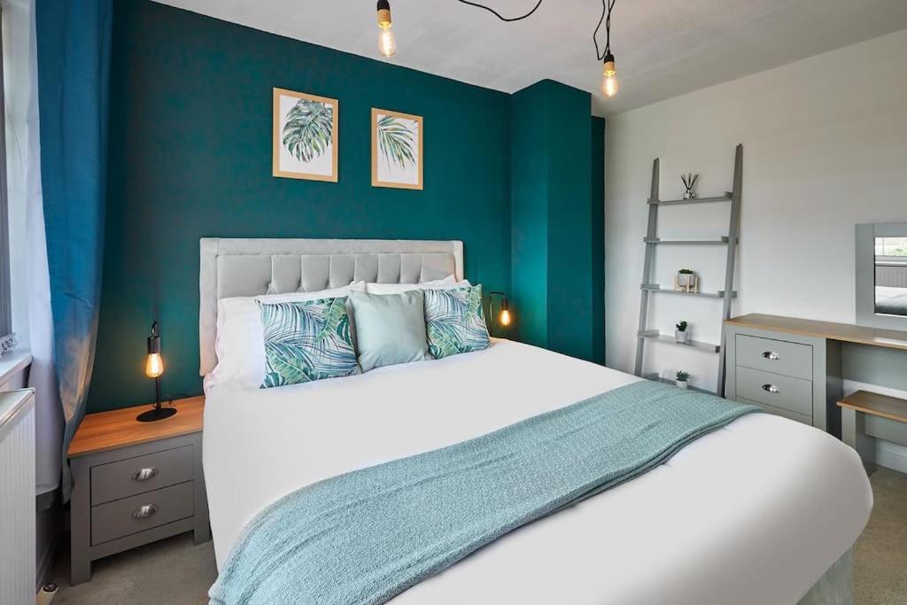 Apartment 2km To Races! Sleeps 6 By Restfully
