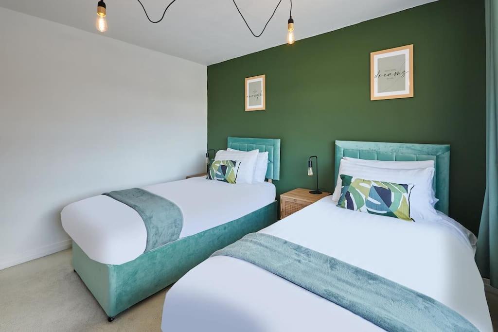 2km To Races! Sleeps 6 By Restfully Chester