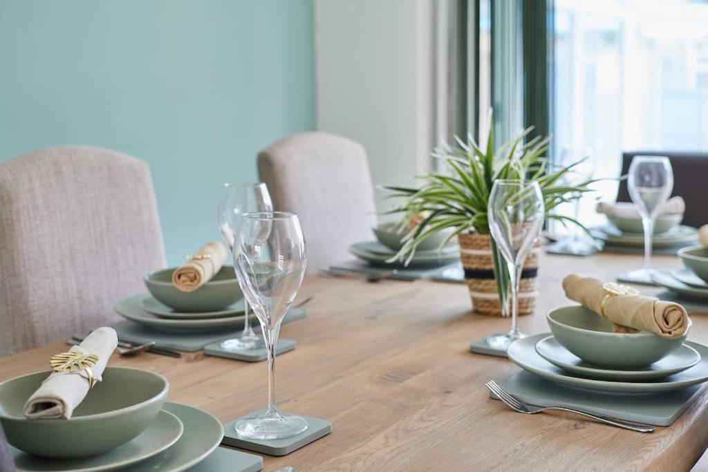 2km To Races! Sleeps 6 By Restfully