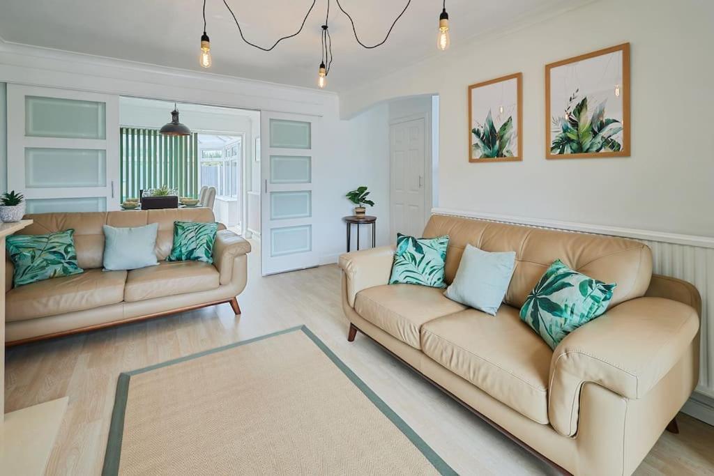 2km To Races! Sleeps 6 By Restfully Apartment *